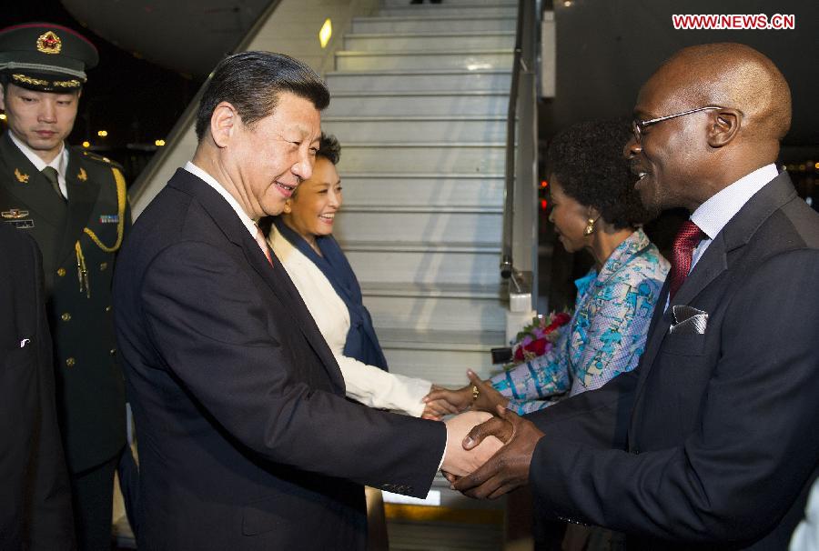 Chinese President Xi Jinping (front, L) and his wife Peng Liyuan (back, L) are welcomed by South African Minister of International Relations and Cooperation Maite Nkoana-Mashabane (back, R) and Minister of Public Enterprises Malusi Gigaba (front, R) at the Tambo International Airport of Johannesburg, South Africa, March 25, 2013. Xi arrived in South Africa Monday for a state visit to promote bilateral ties and for a summit of the BRICS countries. (Xinhua/Huang Jingwen)