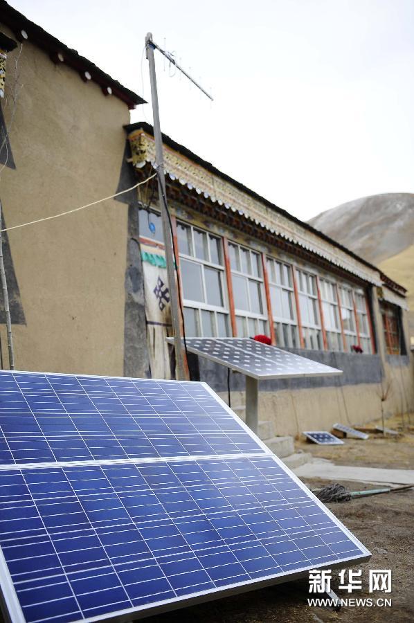 The local government installed the solar photovoltaic system for free for every household in October, 2012. [Photo/Xinhua]