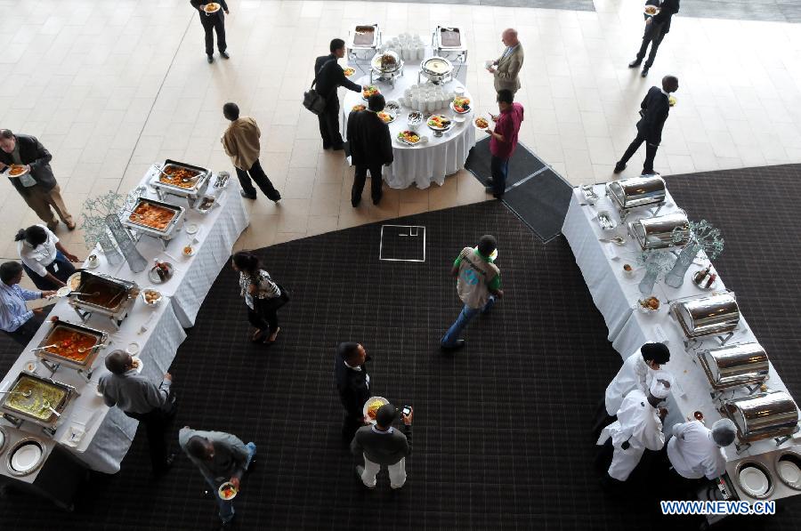 Delegates enjoy lunch at the International Convention Centre (ICC) in South Africa's port city of Durban, March 26, 2013. South Africa will host the fifth BRICS Summit from March 26 to 27, 2013, at the Durban International Convention Center (ICC). (Xinhua/Chang Lin) 