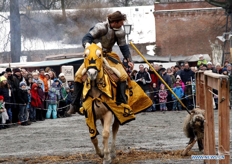 A performer throws his lance to prey on target on the galloping horse during the annual Knight Festival, which opened in the Spandau Zitadelle (Citadel), in Berlin, March 30, 2013. A wide range of activities presenting the life and scene dating back to the European medieval times at the 3-day Knight Festival attracts many Berliners on outing during their Easter vacation. (Xinhua/Pan Xu)