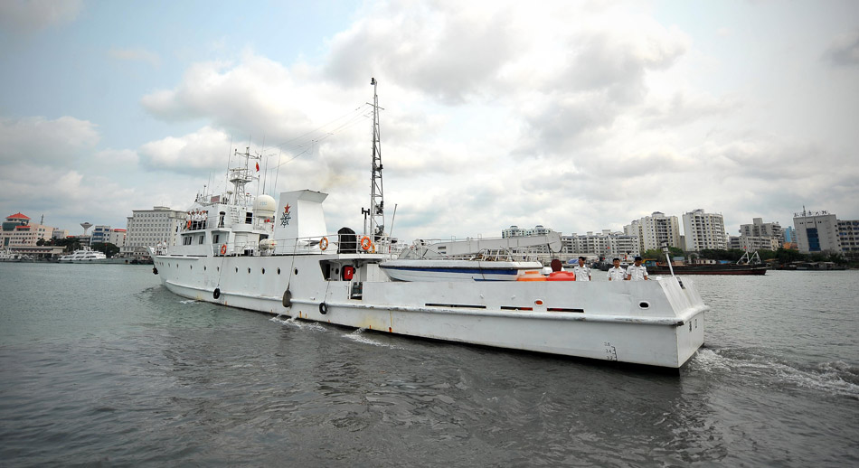 A Chinese fishery administration ship leaves a port of Haikou to patrol the Xisha and Huangyan Islands on March 26, 2013. (Xinhua/Guo Cheng)