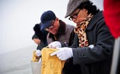 Sea burial held in Tianjin ahead of Qingming Festival 