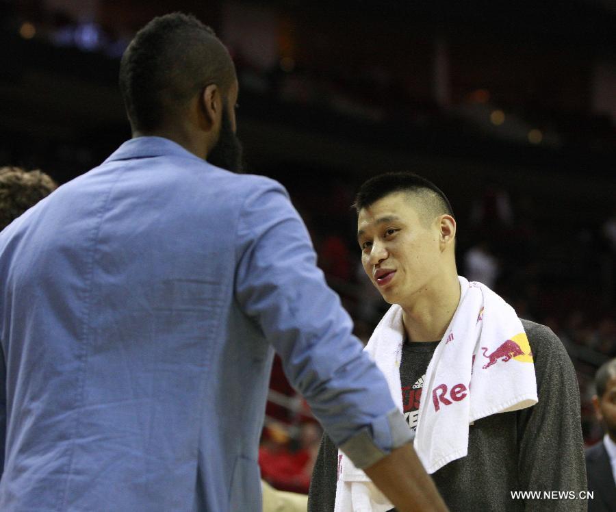 Houston Rockets' Jeremy Lin (R) talks with his teammate James Harden during the NBA basketball game against Orlando Magic in Toronto, Canada, April 1, 2013. Rockets won 111-103. (Xinhua/Song Qiong)