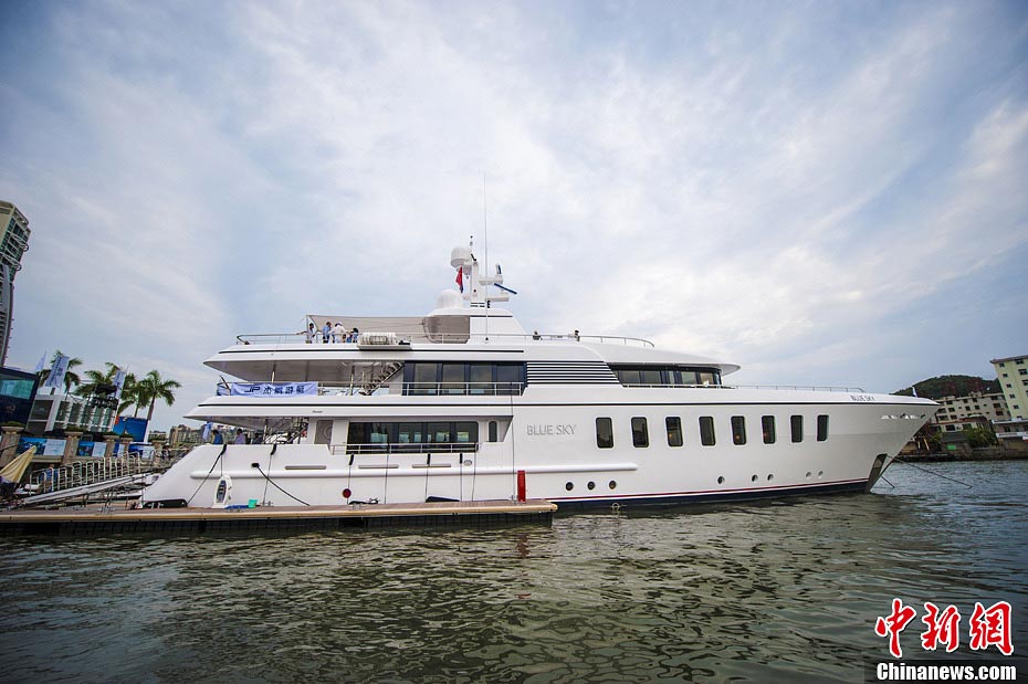 A yacht worth 325 million yuan ($52.4 million) moors at Sanya Visun port. (CNS/ Luo Yunfei )