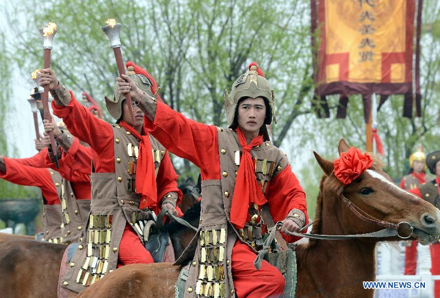 Men dressed in costumes of Northern Song Dynasty (960-1127) ride horses in a spring parade for the upcoming Tomb-sweeping Day in Kaifeng, central China's Henan Province, April 3, 2013. Thousands of performers and citizens participated in the parade. (Xinhua/Wang Song)
