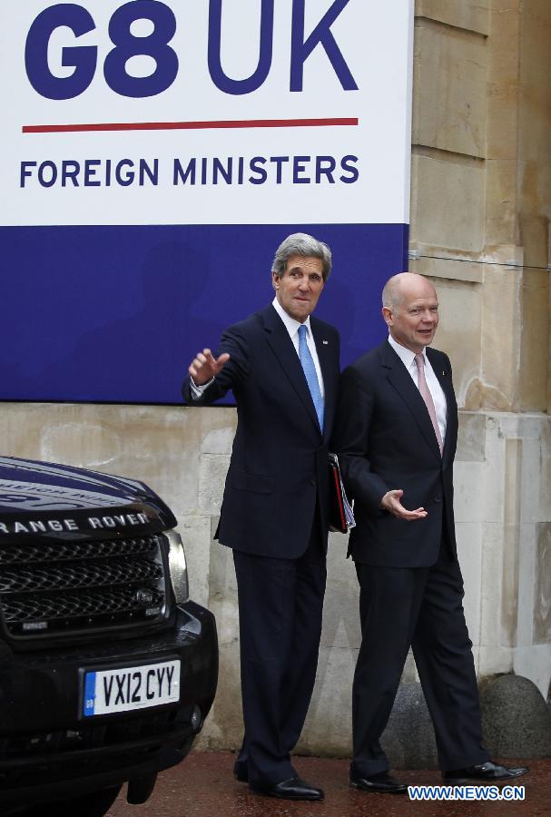 British Foreign Secretary William Hague welcomes US Secretary of State John Kerry (L) at the G8 Foreign Ministers Meeting at Lancaster Houseon in London, Britain, on April 11, 2013. (Xinhua/Wang Lili) 