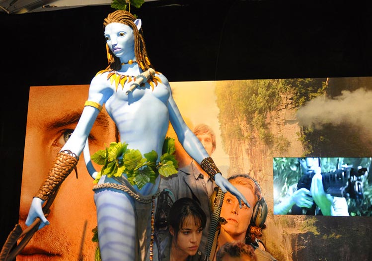A full-size character model from the film "Avatar" is exhibited at the Special Effects Exhibit of "The Best in Wo-Film Carnival," which is open to the public from April 16-23 during the 3rd Beijing International Film Festival. The carnival is a large-scale public cultural activity integrating film cultural entertainment and interactive experiences, as well as tourism and leisure. (China.org.cn)