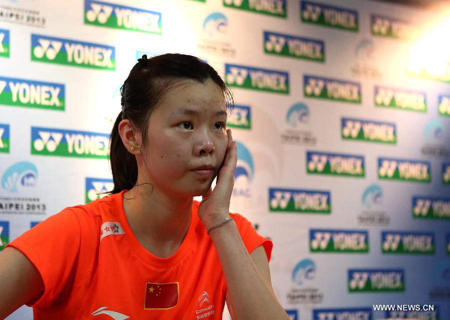 China's Li Xuerui reacts during a news conference after a women's singles second round match against Thailand's Sapsiree Taerattanachai at the Badminton Asia Championships in Taipei, southeast China's Taiwan, on April 18, 2013. Li won 2-1 and advanced to the quarterfinals. (Xinhua/Xie Xiudong)