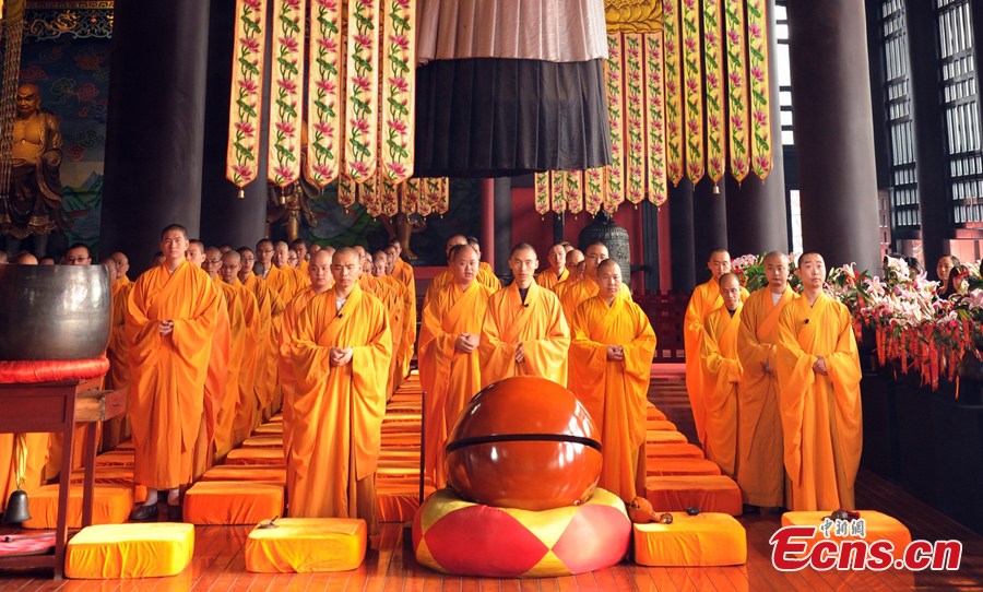 Students of the Buddhist Academy of Emei Mountain attend a ceremony in Emei Mountain, Southwest China's Sichuan Province. Established in 1927, the school, covering an area of more than 10,000 square meters presently, has courses mainly on Buddhism studying. (CNS/Liu Zhongjun)