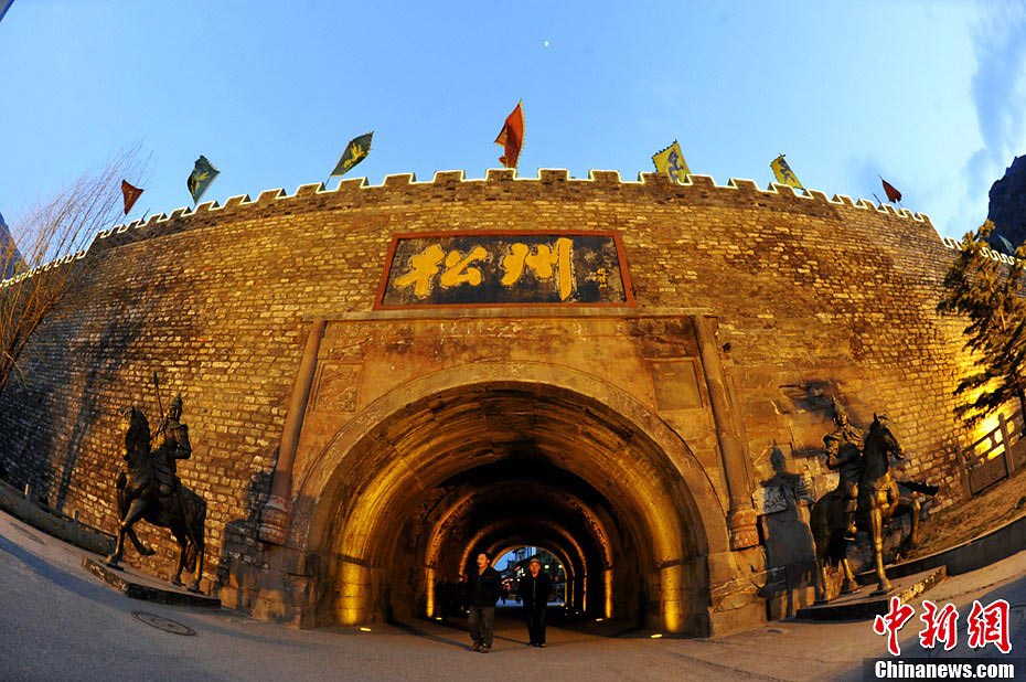 Photo taken on April 18 shows the gate of Songpan County in Aba Tibetan and Qiang Autonomous Prefecture, Southwest China's Sichuan Province. Songpan, firstly built during Tang Dynasty and then rebuilt during Ming Dynasty, was an important military post in ancient China. (CNS/An Yuan)