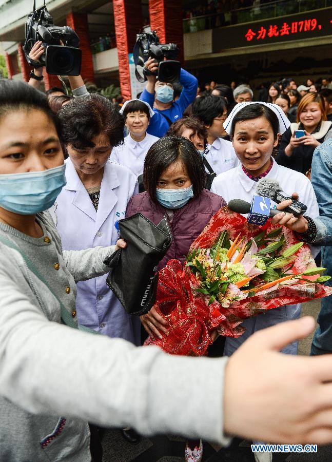 An H7N9 avian influenza patient (C) surnamed Jia is escorted to leave the hospital in Hangzhou, capital of east China's Zhejiang Province, April 19, 2013. Fifty-one-year-old Jia, as confirmed the first H7N9 positive case in Zhejiang, was discharged from hospital on Friday after her symptom returned normal. (Xinhua/Xu Yu)