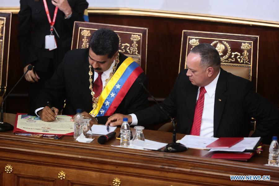 Image provided by the Venezuelan Presidency shows Venezuelan President Nicolas Maduro (L) attending his swearing-in ceremony joined by Venezuela's National Assembly President Diosdado Cabello (R) at the headquarters of the Federal Legislative Palace in the city of Caracas, capital of Venezuela, on April 19, 2013. (Xinhua/Venezuelan Presidency)