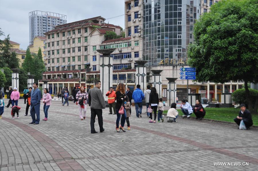 People gather at the Dazhong Square to avoid aftershocks of a quake, in southwest China's Chongqing Municipality, April 20, 2013. A 7.0-magnitude earthquake hit Lushan County of neighboring Sichuan Province, also in southwest China, at 8:02 a.m. Beijing Time (0002 GMT) on Saturday, according to the China Earthquake Networks Center (CENC). The epicenter, with a depth of 13 kilometers, was monitored at 30.3 degrees north latitude and 103.0 degrees east longitude. (Xinhua/Ruan Shoujun)