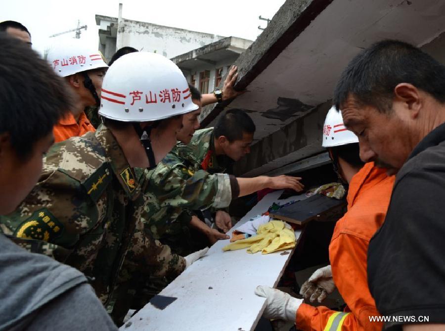 Firemen search for survivors in debris in Lushan County of Ya'an City, southwest China's Sichuan Province, April 20, 2013. At least 113 people have been killed in the 7.0-magnitude earthquake in Sichuan Province as of 4:40 p.m. on Saturday, according to the provincial seismological bureau. (Xinhua) 