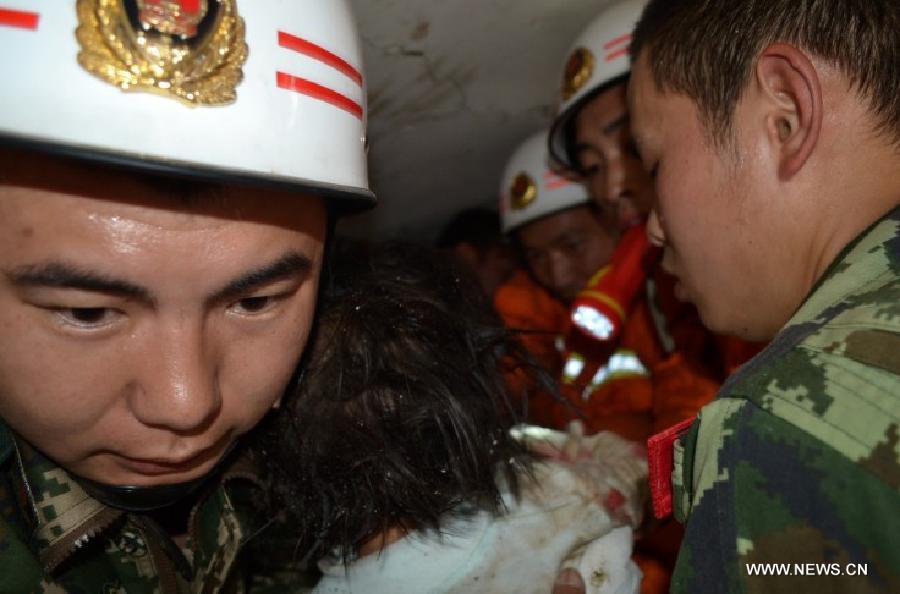 Firemen rescue a girl from debris in Lushan County of Ya'an City, southwest China's Sichuan Province, April 20, 2013. At least 113 people have been killed in the 7.0-magnitude earthquake in Sichuan Province as of 4:40 p.m. on Saturday, according to the provincial seismological bureau. (Xinhua) 