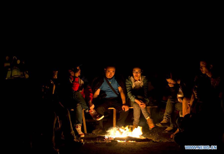 Villagers lit fire to warm themselves in Yuxi Village in severely-hit Baosheng Township of the quake-hit Lushan County, Ya'an City, southwest China's Sichuan Province, April 20, 2013. A total of 160 people had been killed in the 7.0-magnitude earthquake in southwest China's Sichuan Province as of 0:00 a.m Sunday, according to the country's seismological bureau. (Xinhua/Fei Maohua)