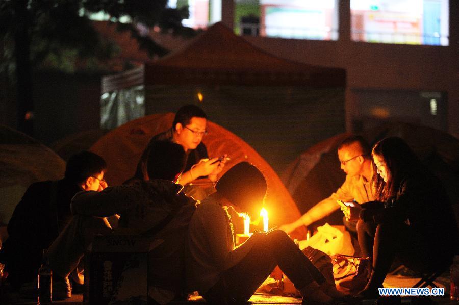 People chat near a temporary tent on the second night after the deadly earthquake in Lushan County in Ya'an City, southwest China's Sichuan Province, April 21, 2013. A 7.0-magnitude earthquake jolted Lushan County of Ya'an City on April 20 morning. (Xinhua/Wen Tao) 