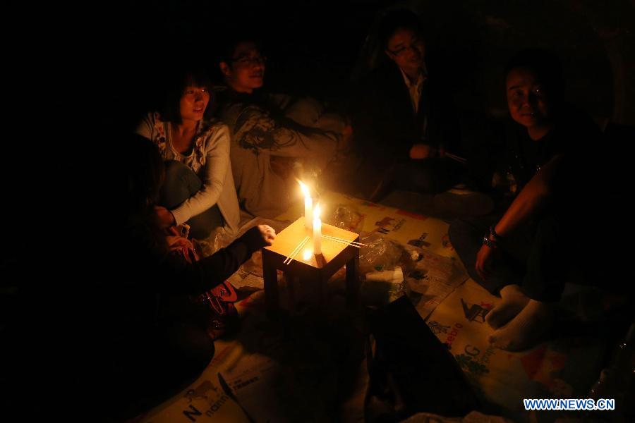 Citizens chat in a tent at a temporary settlement at the playground of a primary school in quake-hit Ya'an City, southwest China's Sichuan Province, April 21, 2013. A 7.0-magnitude earthquake jolted Lushan County of Ya'an City on April 20 morning. (Xinhua/Xing Guangli) 