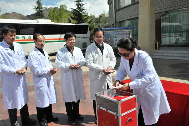 Tibet Fukang Medical Development Co., Ltd. called on its staff to donate money for the quake-hit Lushan County, which collects around 353,760 yuan (57273.3 U.S. dollar). The donation will be passed to the earthquake victims as soon as possbile via the Red Cross Society of China. A 7.0-magnitude earthquake jolted Lushan County, Ya'an City, southwest China's Sichuan Province, on April 20.