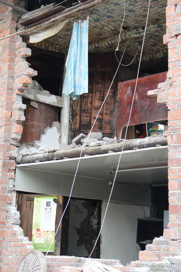 Photo taken on April 21, 2013 shows the damaged house in the quake-hit Xiaoyugou Village of Baoxing County, southwest China's Sichuan Province. The village suffered severe damage in the earthquake as most of the houses were built by villagers and couldn't endure quake. (Xinhua/Xu Qiang)