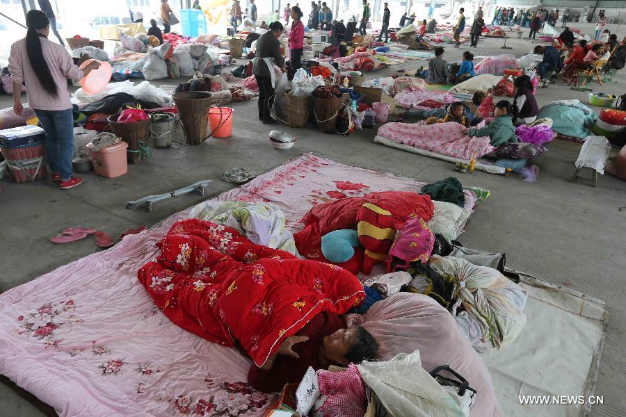Quake victims rest at a makeshift settlement in Lingguan Township in Baoxing County, southwest China's Sichuan Province, April 22, 2013. A 7.0-magnitude earthquake jolted Lushan County of Ya'an in the morning on April 20. Baoxing is one of seriously affected areas. (Xinhua/Wang Jianmin) 