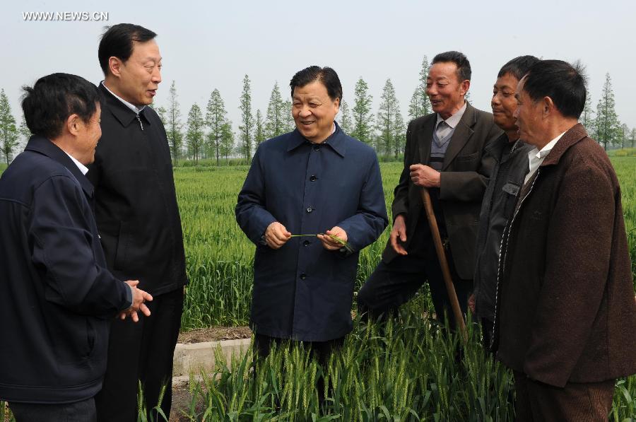 Liu Yunshan (3rd L), a member of the Standing Committee of the Political Bureau of the Communist Party of China (CPC) Central Committee and member of the Secretariat of the CPC Central Committee, visits farmers' fields in Jiangxiang Village of Changshu City, east China's Jiangsu Province, April 21, 2013. Liu Yunshan made an inspection tour in Jiangsu from April 20 to 22. (Xinhua/Rao Aimin) 