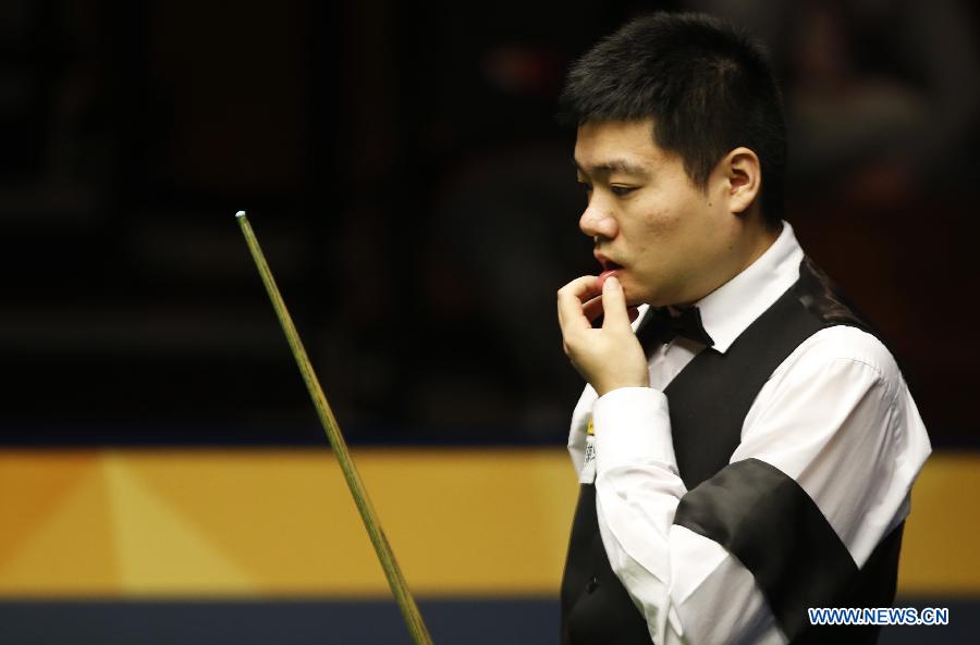 Ding Junhui of China reacts during his first round of World Snooker Championship against Alan McManus of Scotland at the Crucible Theatre in Sheffield, Britain, April 24, 2013. Ding won 10-5. (Xinhua/Wang Lili)