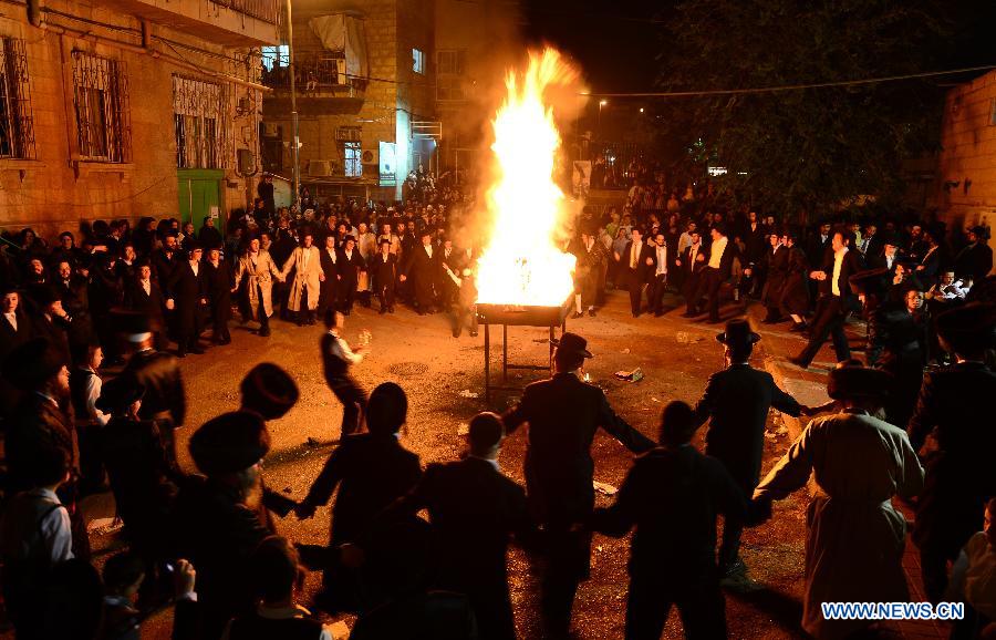 Ultra-Orthodox Jews dance around a Lag BaOmer bonfire in Jerusalem on late April 27, 2013, marking annual Jewish holiday Lag BaOmer which has been reinterpreted as a commemoration of the Bar Kokha revolt against the Roman Empire. (Xinhua/Yin Dongxun)