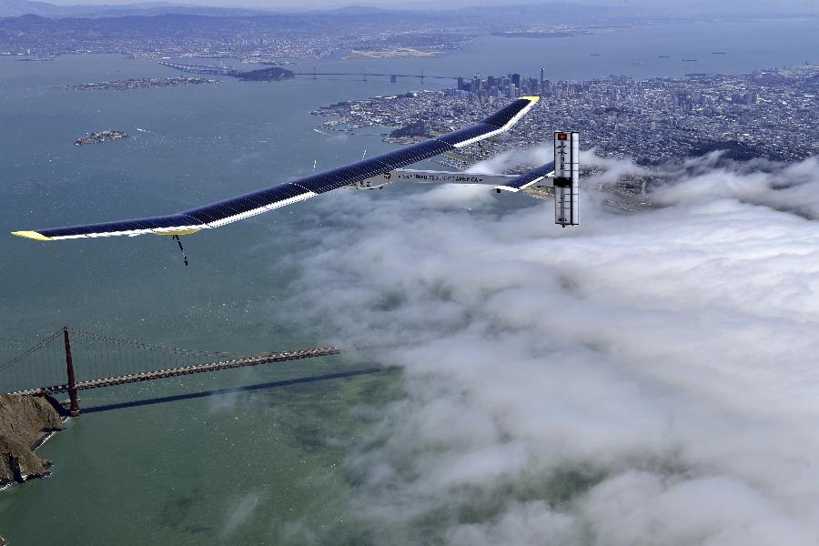 The Solar Impulse cross-country electric aircraft flies over the Golden Gate Bridge while doing maneuvers in Marin County, California in this April 23, 2013 handout photo. (Xinhua/Reuters Photo)