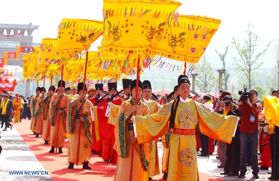 Performers attend a traditional ceremony praying for peace and prosperity during the first Qishan Cultural Festival in the Qishan scenic spot in Linqu County, east China's Shandong Province, May 7, 2013. (Xinhua/Sun Shubao)
