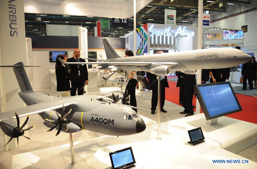 Guests visit the booth of French Airbus company in Istanbul, Turkey, May 7, 2013. The 11th International Defence Industry Fair was opened on Tuesday, with 781 companies from 82 countries and regions attending the four-day fair. (Xinhua/Lu Zhe)