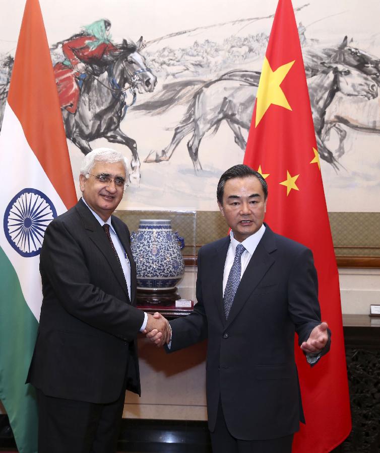 Chinese Foreign Minister Wang Yi (R) shakes hands with his Indian counterpart Salman Khurshid during their talks in Beijing, capital of China, May 9, 2013. (Xinhua/Pang Xinglei)