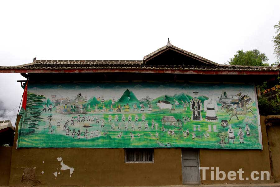 A painting shows the culture of Baima Tibetan people.[Photo/China Tibet Online]