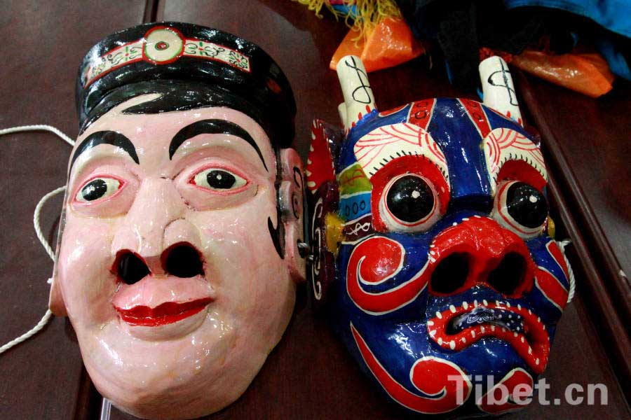 Photo shows students' vivid masks. [Photo/China Tibet Online]