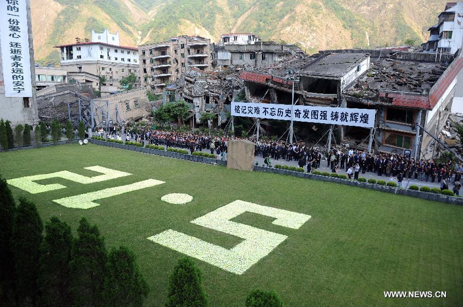 Residents mourn for victims who died in a massive earthquake five years ago in the old county seat of Beichuan, southwest China's Sichuan Province, May 12, 2013. A memorial event was held in Beichuan on Sunday to mark the fifth anniversary of the deadly earthquake which havoced Sichuan on May 12, 2008. (Xinhua/Xue Yubin) 