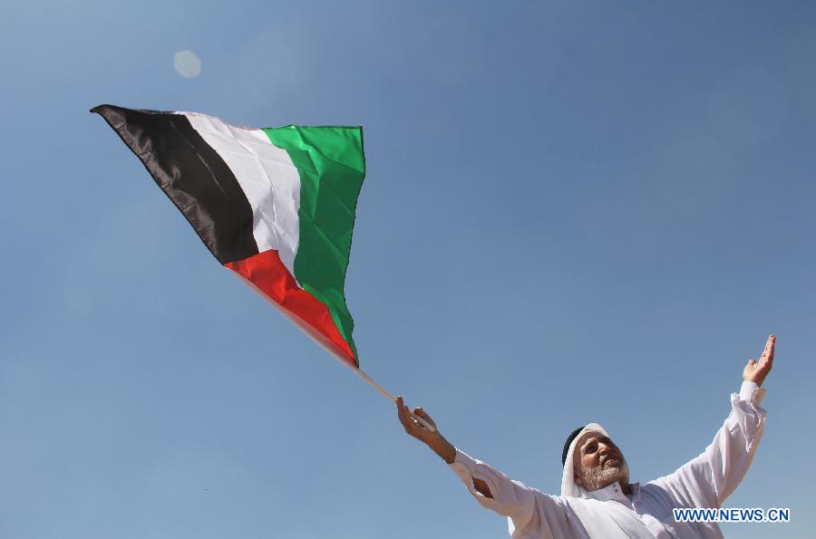 A Palestinian protester takes part in a rally ahead of Nakba Day near the border between Israel and the southern Gaza Strip city of Khan Younis on May 14, 2013. Palestinians are preparing to mark Nakba Day on May 15, which marked thousands of Palestinians were forced to leave their homes during the Arab-Israeli war in 1948. (Xinhua/Khaled Omar)
