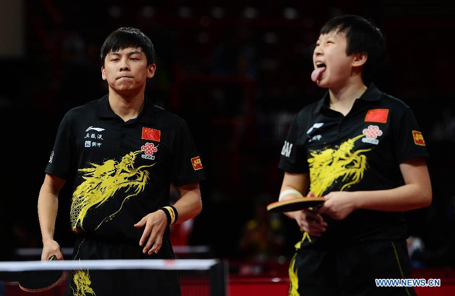 Chen Qi (L) and Hu Limei of China react during the round of 16 of mixed doubles against Cho Eonroe and Yang Ha-eun of South Korea at the 2013 World Table Tennis Championships in Paris, France on May 16, 2013. Chen Qi and Hu Limei lost 3-4. (Xinhua/Tao Xiyi)