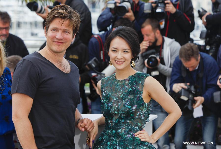 Chinese actress Zhang Ziyi, a jury member of Un Certain Regard, poses with president of the jury Thomas Vinterberg at a photocall at the 66th Cannes Film Festival in Cannes, southern France, May 16, 2013. (Xinhua/Zhou Lei) 