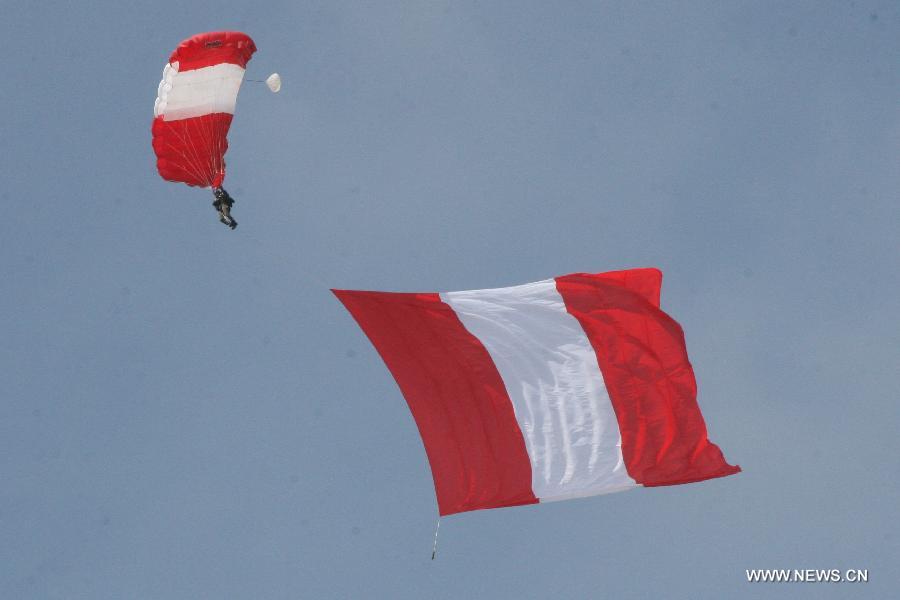 A member of Peru's Armed Forces participates in a skydiving demonstration during the 4th International Exhibition of Technology for Defense and Natural Disaster Prevention (SITDEF, by its Spanish Acronym) in the army headquarters, in San Borja district, department of Lima, Peru, on May 19, 2013. The SITDEF 2013 ran from May 15 to 19. (Xinhua/Luis Camacho)