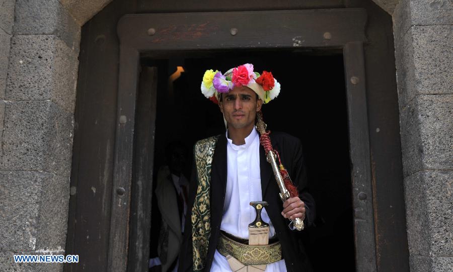 A groom in traditional wedding dress attends a group wedding ceremony in Sanaa, Yemen, on May 20, 2013. A total of 200 couples attend a group wedding organized by the Yemeni government, all of whom are orphans growing up in government-run centers. (Xinhua/Mohammed Mohammed)
