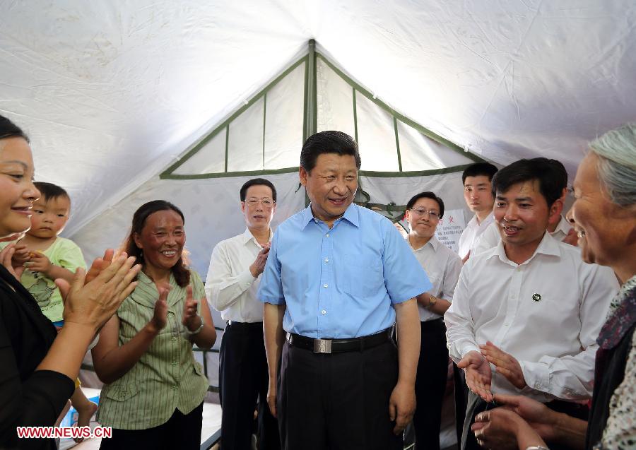Chinese President Xi Jinping (C) talks with quake-affected residents at a temporary shelter for them in Lushan County, southwest China's Sichuan Province, May 21, 2013. Xi made an inspection tour to hard-hit Lushan county and visited local residents from May 21 to May 23. A 7.0-magnitude earthquake hit Lushan on April 20, killing at least 196 people. (Xinhua/Lan Hongguang) 