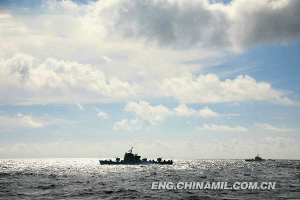 A speedboat flotilla under the South China Sea Fleet of the Navy of the Chinese People's Liberation Army (PLA) conducted drills on such subjects as comprehensive offence-and-defense, coordinated attack and so on in a sea area of the South China Sea in mid-May, so as to improve troops' coordinated operation ability under complex conditions. (Chinamil.com.cn/Shi Ruining)