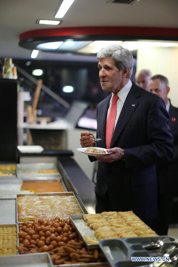 U.S. Secretary of State John Kerry visits a food shop after his meeting with Palestinian President Mahmoud Abbas in the West Bank city of Ramallah on May 23, 2013. (Xinhua/Fadi Arouri-POOL) 