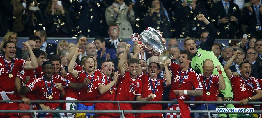Players of Bayern Munich celebrate during the awarding ceremony for the UEFA Champions League final football match between Borussia Dortmund and Bayern Munich at Wembley Stadium in London, Britain on May 25, 2013. Bayern Munich claimed the title with 2-1.(Xinhua/Wang Lili)