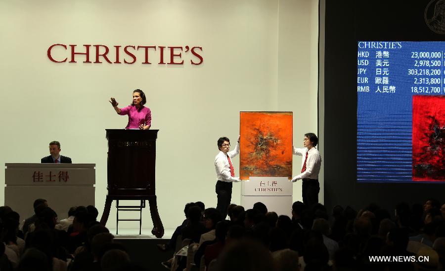 An auctioneer auctions a painting work by Chinese-French abstract painter Zao Wou-Ki at an auction of the Asian 20th Century & Contemporary Art held by Christie's in Hong Kong, south China, May 25, 2013. The five-day Christie's 2013 spring auctions kicked off in Hong Kong on May 25. (Xinhua/Li Peng)