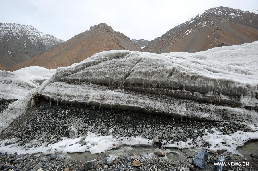 Photo taken on May 25, 2013 shows the No. 12 glacier in Laohugou Valley on the western section of the Qilian Mountain, northwest China's Gansu Province. The No. 12 glacier in Laohugou Valley, the longest glacier in the Qilian Mountain, has presented an apparent shrinkage due to the rising temperature, according to a research made by China Academy of Sciences. (Xinhua/Nie Jianjiang)