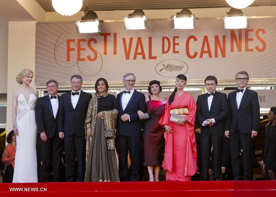 Actress Nicole Kidman (1st L), director Ang Lee (2nd L) and director Steven Spielberg (3rd L) attend the closing ceremony of the 66th Cannes Film Festival with other Competition jury members in Cannes, France, on May 26, 2013. (Xinhua/Zhou Lei) 