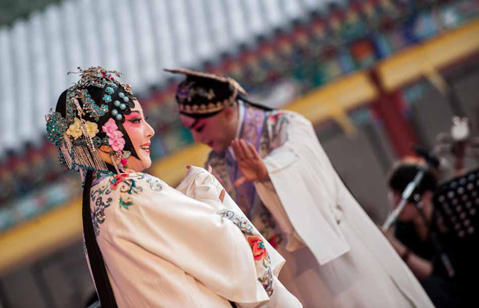 Two artists perform Kunqu opera in the newly renovated Summer Palace at the opening ceremony of Royal Garden Beijing Tourism Festival on May 23, 2013. (Xinhua Photo/ Zhang Yu)