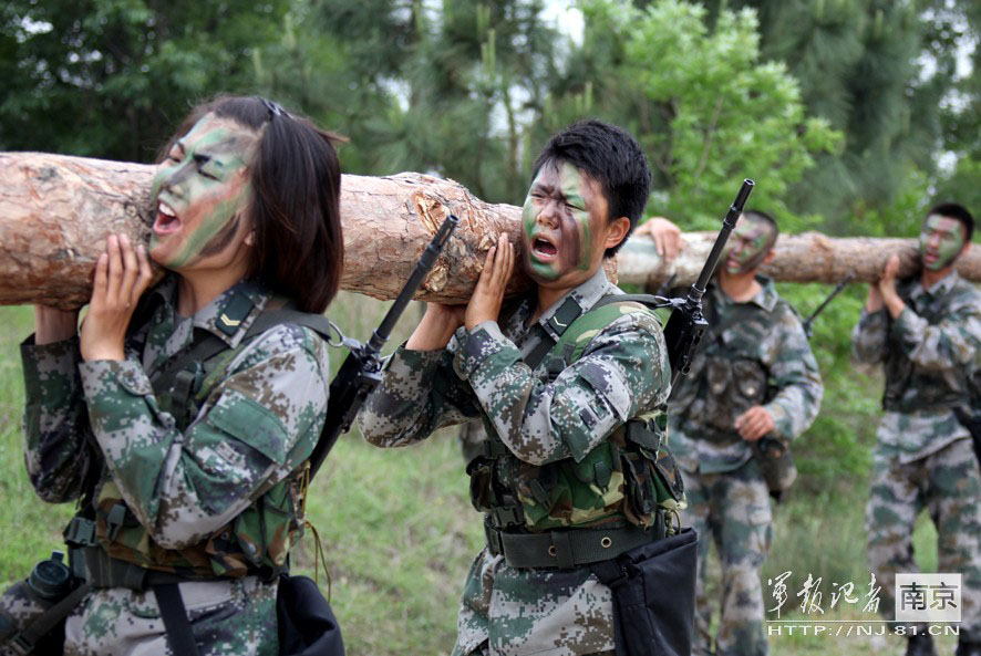 Close view of Chinese female snipers (Source: 81.cn) 