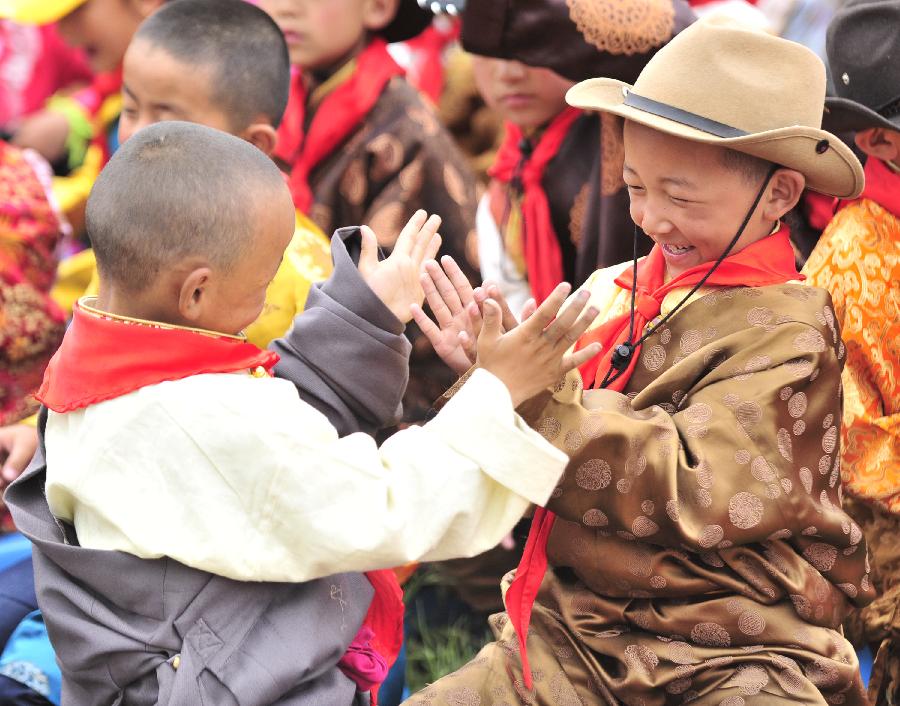 Children play at an activity center in Lhasa, capital of southwest China's Tibet Autonomous Region, May 30, 2013. Various activities are held to celebrate the coming International Children's Day. [Photo/Xinhua]